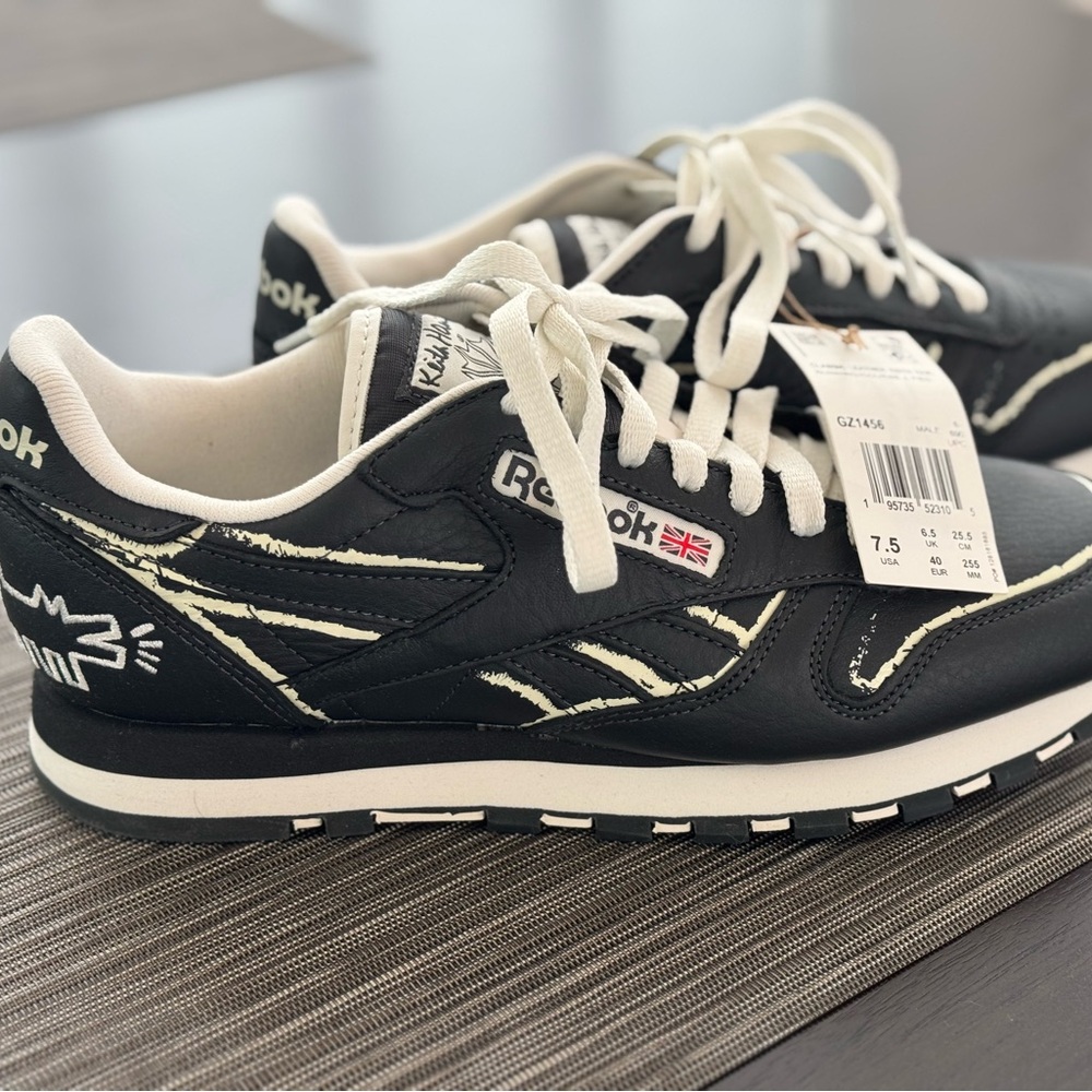 BRAND NEW Reebok Keith Haring Sneakers M7.5